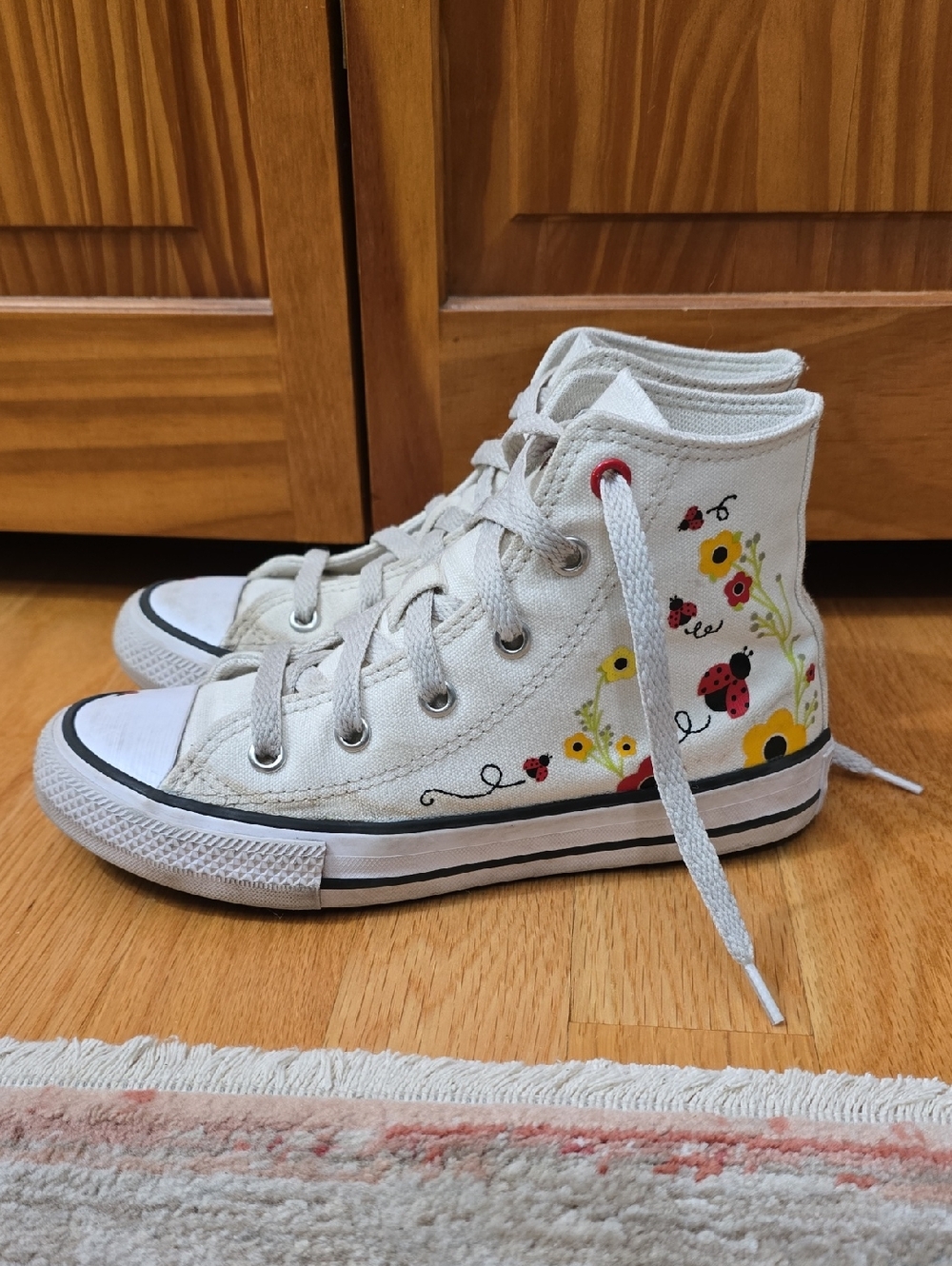 Converse Chuck Taylor Ladybugs Kids Shoe
